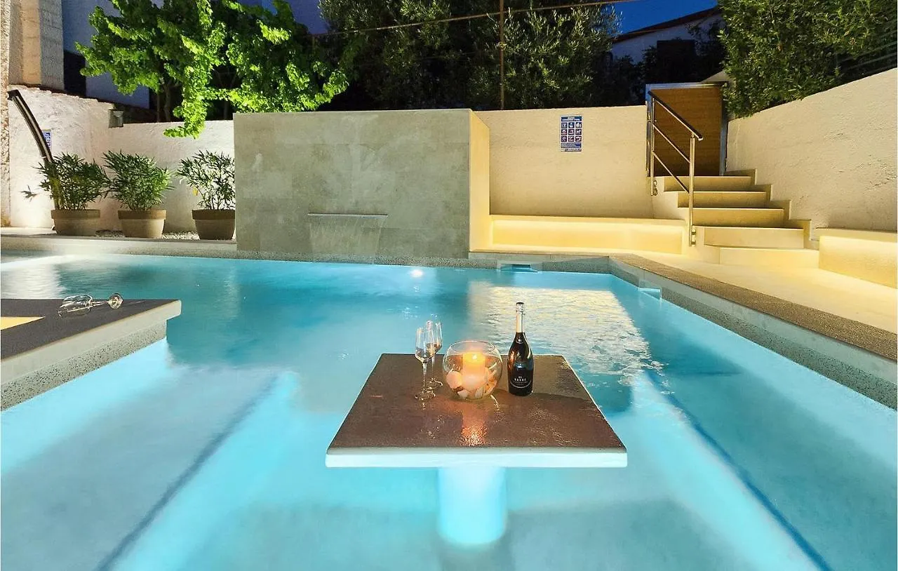 Dom wakacyjny Nice Home In Pula With Outdoor Swimming Pool Chorwacja