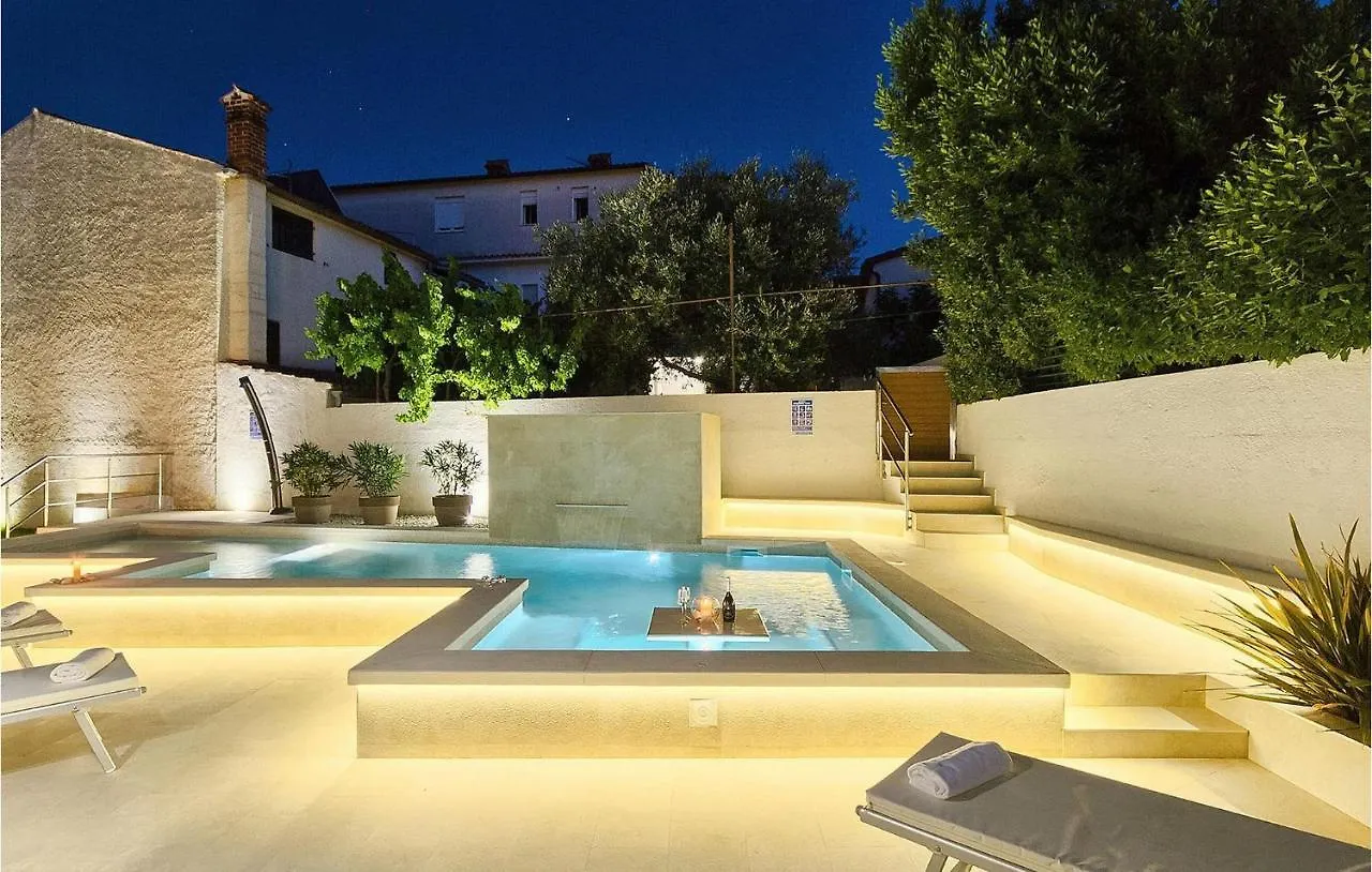 Dom wakacyjny Nice Home In Pula With Outdoor Swimming Pool