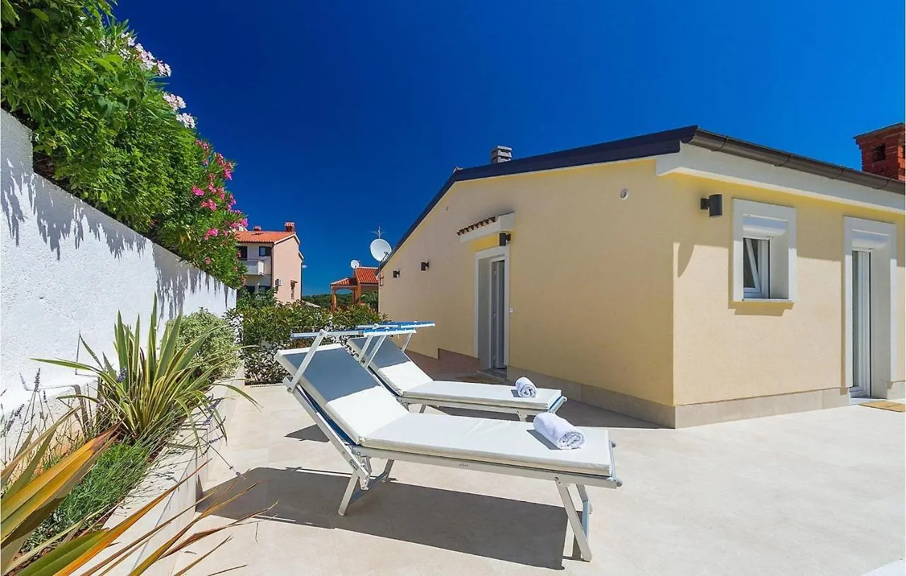 Dom wakacyjny Nice Home In Pula With Outdoor Swimming Pool