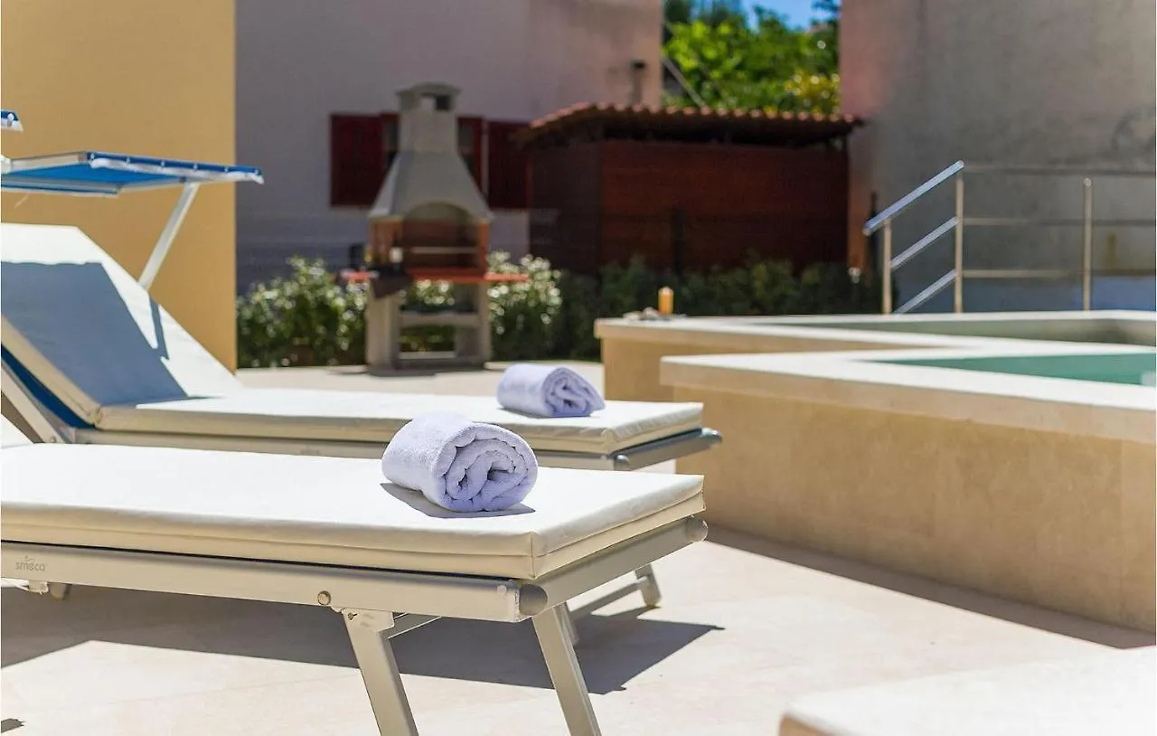 Nice Home In Pula With Outdoor Swimming Pool Chorwacja